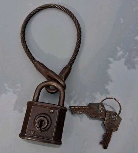 Antikes eisen vorhängeschloss - antikes,